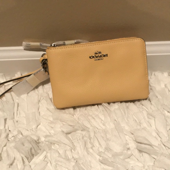 Light yellow wristlet wallet - Picture 1 of 3
